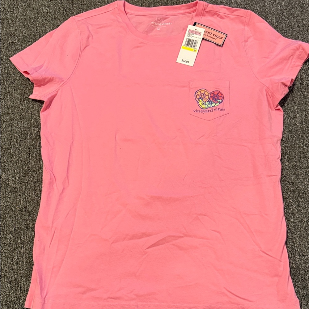 Vineyard Vines tshirt
Womens medium
